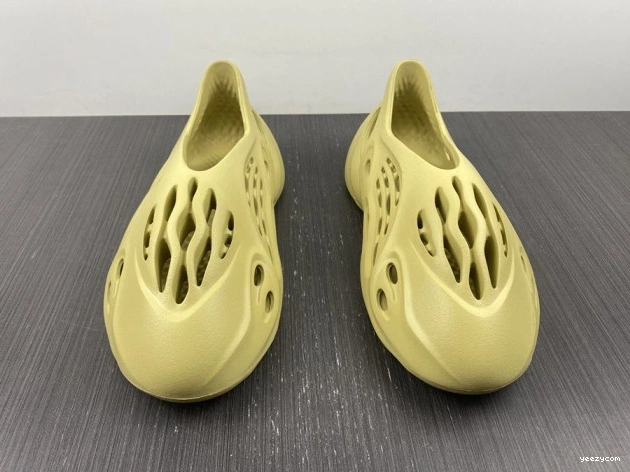 Sulfur GV6775 Foam RNNR Adidas Yeezy 1125